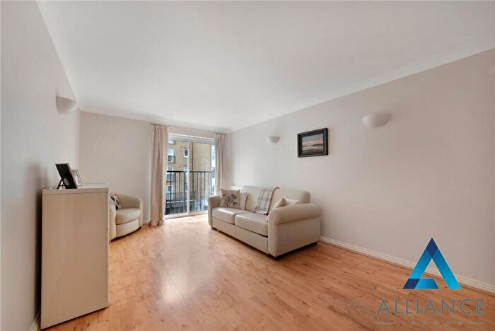 1 Bedroom Apartment To Rent In Lockview Court, Narrow Street, London, E14