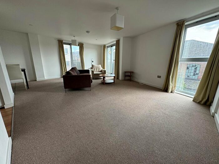 3 Bedroom Flat To Rent In Queens Road, Nottingham, Nottinghamshire, NG2