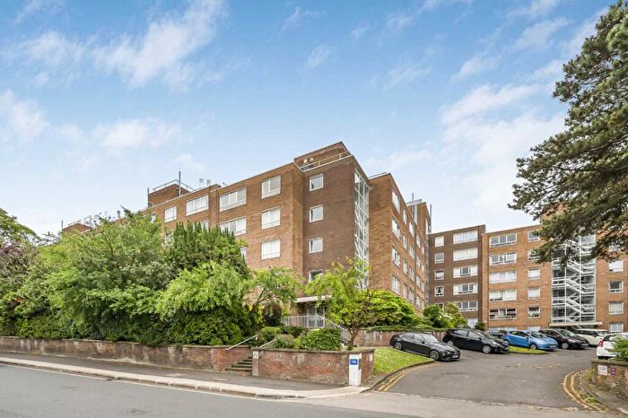 2 Bedroom Flat For Sale In High Mount, London, NW4