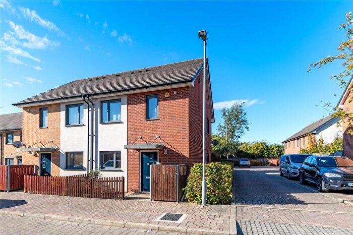 3 Bedroom Semi-Detached House For Sale In Falks Hill, Luton, Bedfordshire, LU2