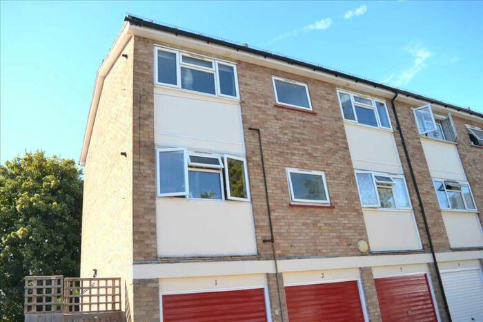 2 Bedroom Flat To Rent In Primrose Hill, Chelmsford, CM1