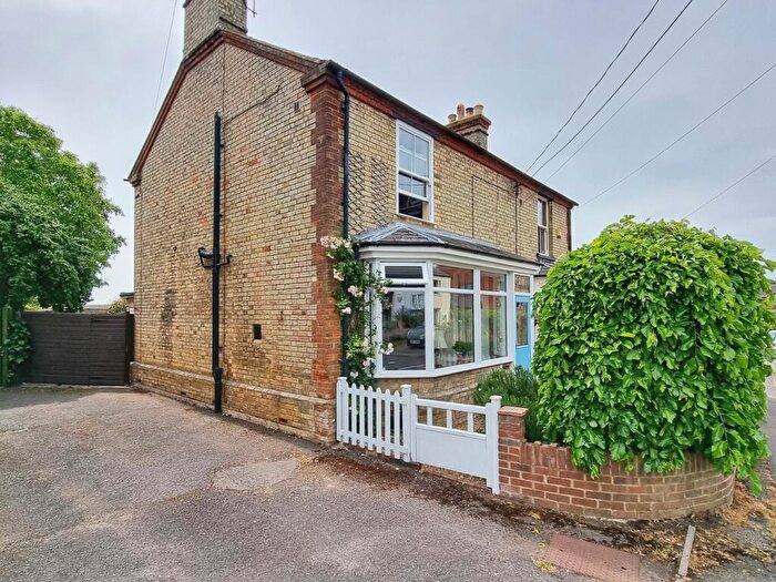3 Bedroom Semi-Detached House For Sale In High Street, Gravenhurst, Bedfordshire, MK45
