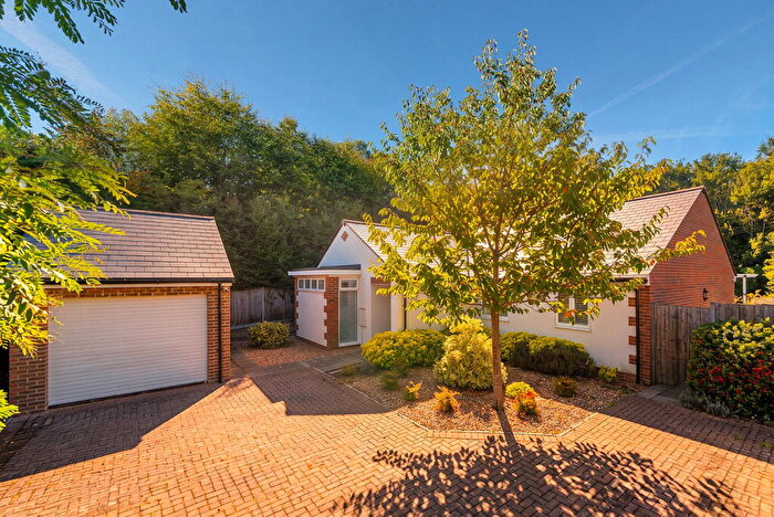 3 Bedroom Detached Bungalow For Sale In Plowenders Close, Addington, West Malling, ME19