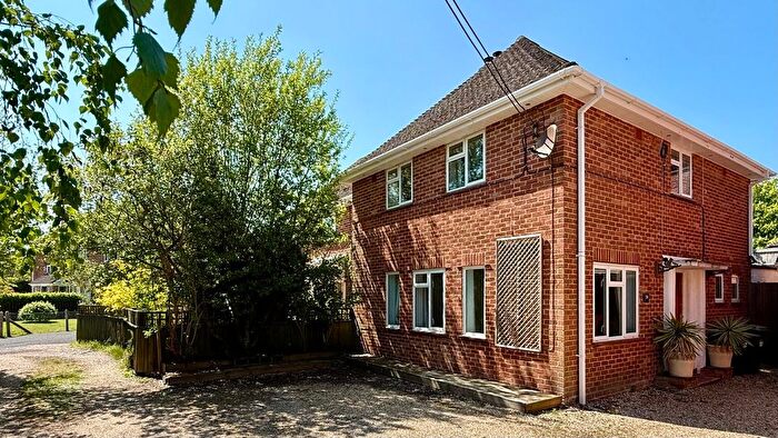 3 Bedroom Semi-Detached House For Sale In Auckland Avenue, Brockenhurst, SO42