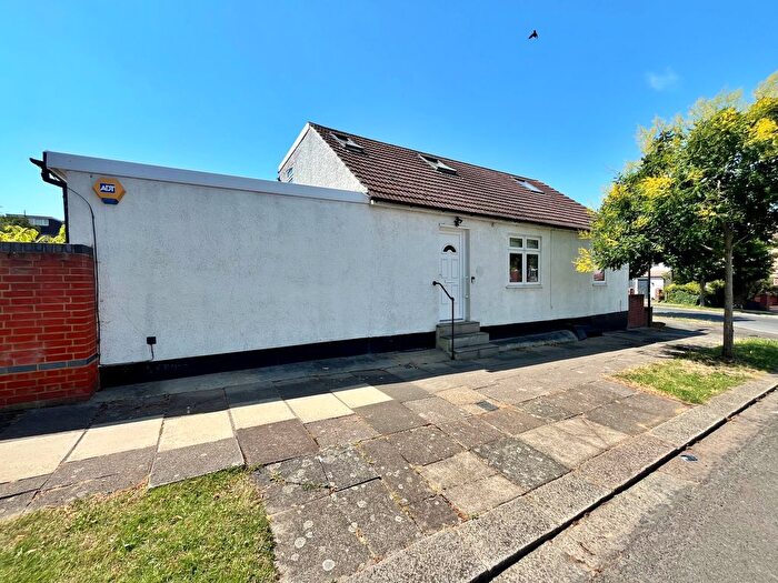 4 Bedroom Detached Bungalow For Sale In Ferrymead Avenue, Greenford, UB6
