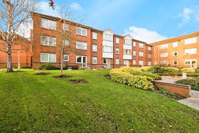 2 Bedroom Flat For Sale In Fentiman Way, Hornchurch, RM11