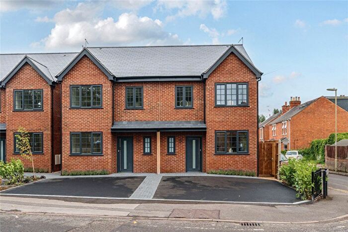 3 Bedroom Semi-Detached House For Sale In Park Road, Farnborough, Hampshire, GU14