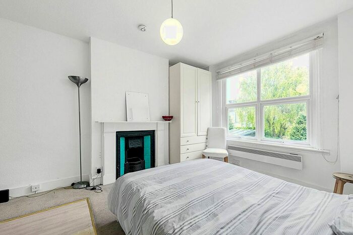 Studio To Rent In Elms Crescent, Abbeville Village, London, SW4