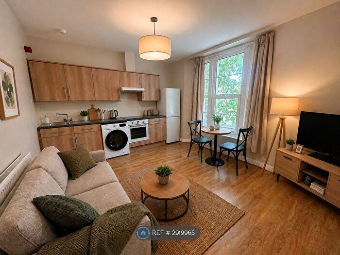 2 Bedroom Flat To Rent In Cheltenham Road, Bristol, BS6