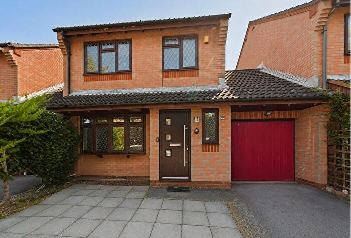 3 Bedroom Detached House For Sale In Grove Gardens, Southampton, SO19