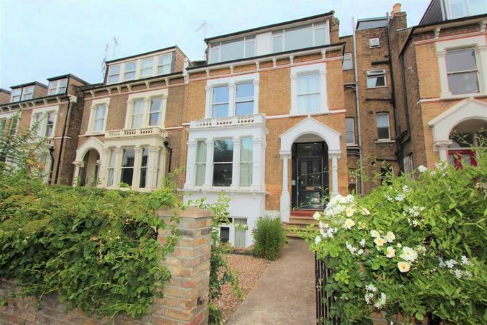 3 Bedroom Flat To Rent In Queens Drive, London, N4