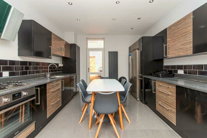 6 Bedroom Terraced House To Rent In Clayton Park Square, Jesmond, Newcastle Upon Tyne, NE2