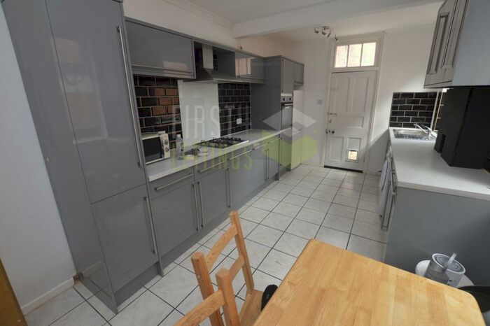 4 Bedroom House To Rent In Tennyson Street, Leicester, LE2
