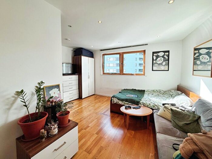 1 Bedroom Flat To Rent In Gateway South, Marsh Lane, Leeds, LS9