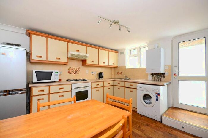 1 Bedroom Flat To Rent In Drakefield Road, Heaver Estate, London, SW17