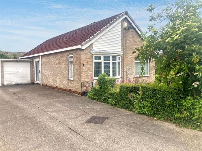 2 Bedroom Detached Bungalow For Sale In Swaddale Avenue, Hull, HU10