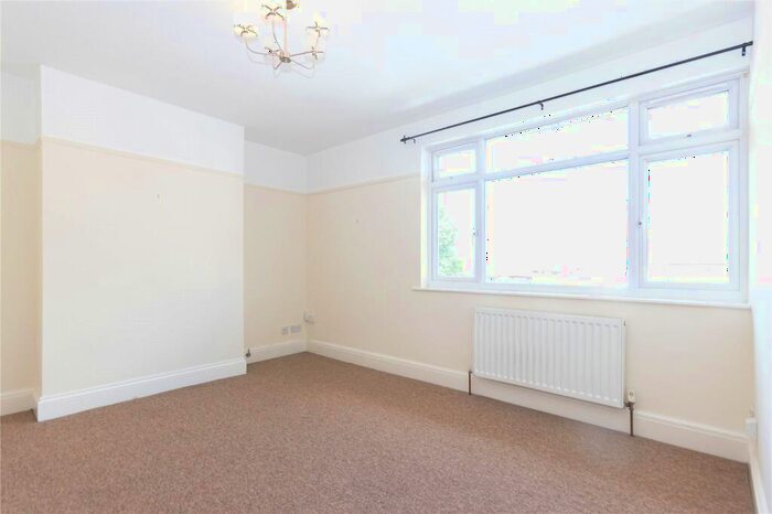 2 Bedroom Apartment To Rent In Two Mile Hill Road, Kingswood, Bristol, BS15
