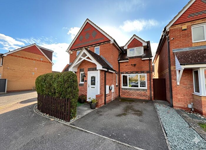 3 Bedroom Detached House For Sale In Villiers Close, Luton, Bedfordshire, LU4