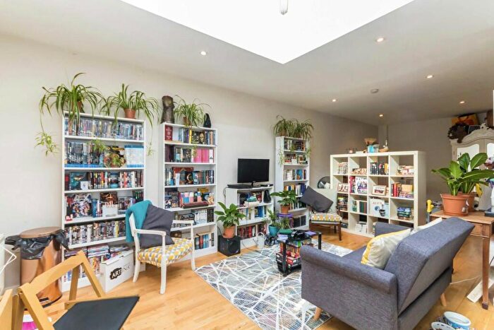 Flat To Rent In Fleece Road, Surbiton, KT6