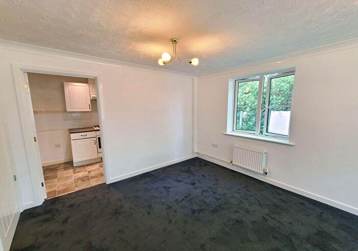 1 Bedroom Flat For Sale In Hawkers Close, Totton, Southampton, SO40