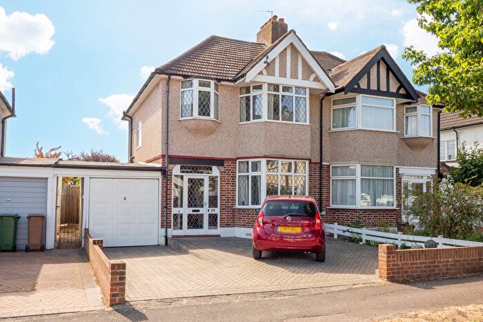 3 Bedroom Semi Detached House For Sale In Woodstock Avenue, Sutton, SM3
