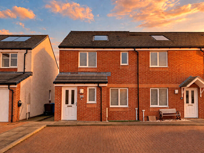 3 Bedroom End Of Terrace House For Sale In Kersebrock Place, Larbert, FK2