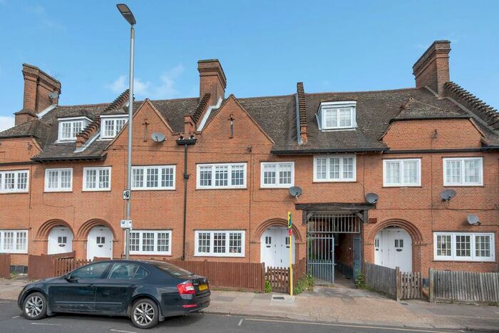 2 Bedroom Flat To Rent In Oakhill Road, Putney, London, SW15