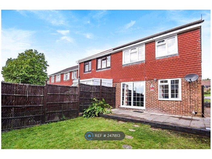 3 Bedroom Semi-Detached House To Rent In Yew Tree Rise, Reading, RG31