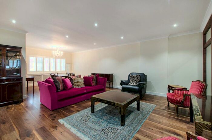 4 Bedroom House To Rent In Hollywood Mews, Chelsea, London, SW10