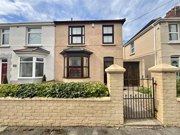 3 Bedroom Semi-Detached House For Sale In Coedcae Road, Llanelli, SA15
