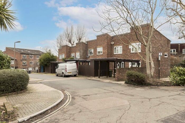 2 Bedroom Property To Rent In Goodman Crescent, London, SW2