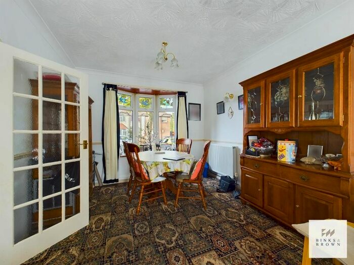 2 Bedroom Terraced House For Sale In Dagenham Avenue, Dagenham, Essex, RM9