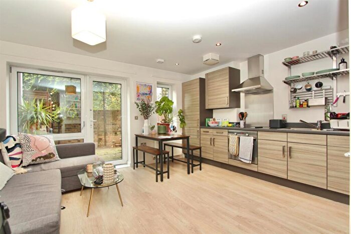 1 Bedroom Flat For Sale In Saxony Court, E5