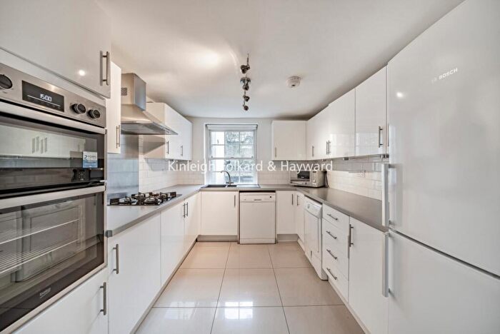 3 Bedroom House To Rent In Hanover Gardens, Kennington, London, SE11