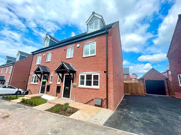 4 Bedroom House To Rent In Sandgate Road, Chellaston, DE73