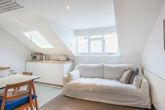 1 Bedroom Flat To Rent In Newington Green Road, Islington, London, N1
