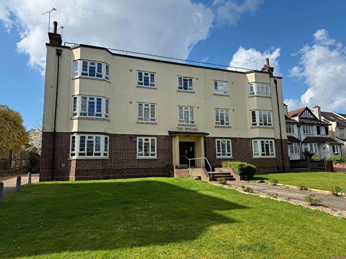 2 Bedroom Flat To Rent In The Drive, London, N11