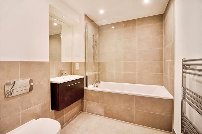 2 Bedroom Flat For Sale In Pintail Heights, The Hyde, London, NW9