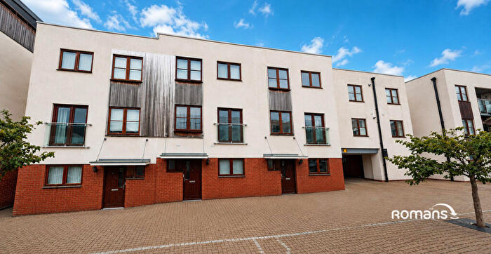 3 Bedroom End Of Terrace House For Sale In Greenlands Road, Basingstoke, Hampshire, RG24