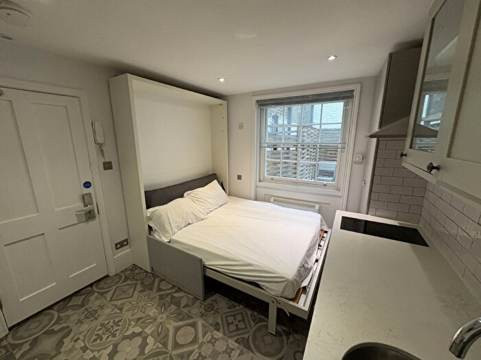 Apartment To Rent In Studio Flat, Gloucester Place, Baker Street, NW1