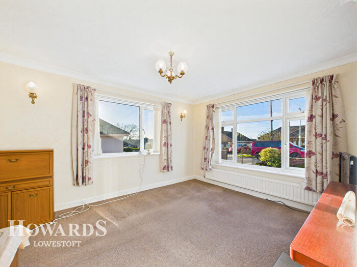 2 Bedroom Detached Bungalow For Sale In Clovelly Rise, Lowestoft, NR32