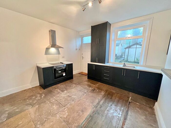 2 Bedroom House To Rent In Clifby, Halifax, HX2