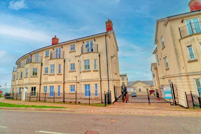 2 Bedroom Apartment For Sale In Clifton Court, Walton On The Naze, CO14