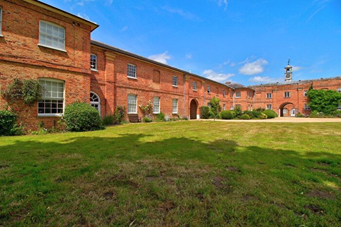2 Bedroom Flat For Sale In Swallowfield Park, Swallowfield, Reading, RG7