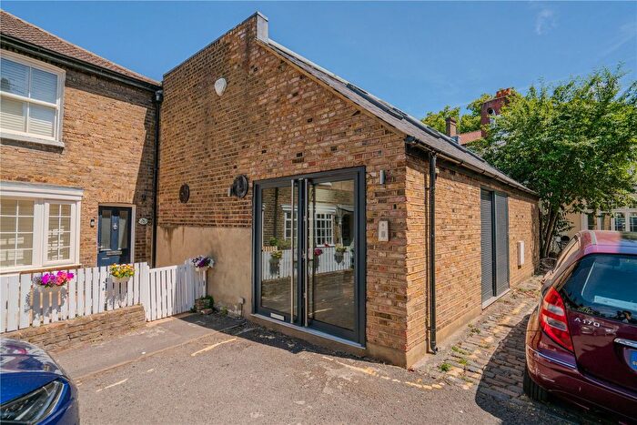 Semi-Detached House For Sale In Rosedale Road, Richmond, TW9