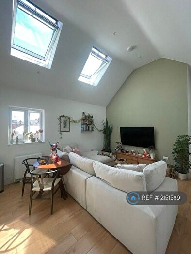 2 Bedroom Flat To Rent In High Street, Camberley, GU15