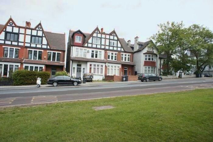 1 Bedroom Flat To Rent In Streatham Common North, Streatham Common, SW16