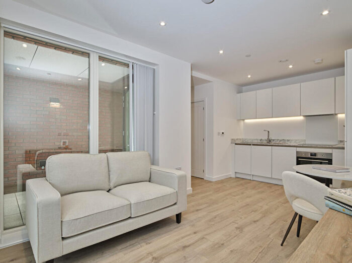 1 Bedroom Apartment For Sale In Cooks Road, Stratford, London, E15
