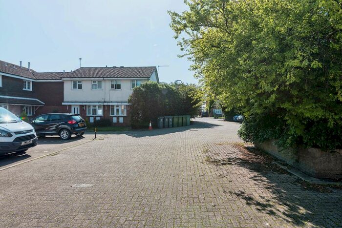 2 Bedroom House For Sale In Moorby Court, Craiglee Drive, Cardiff, Caerdydd, CF10