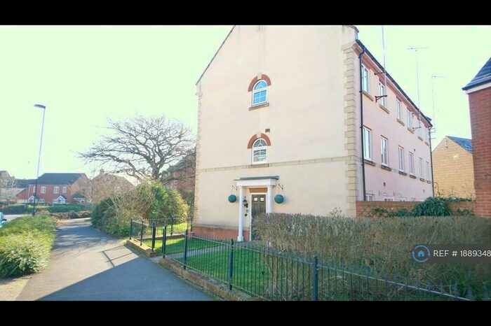3 Bedroom End Of Terrace House To Rent In Pioneer Road, Swindon, SN25